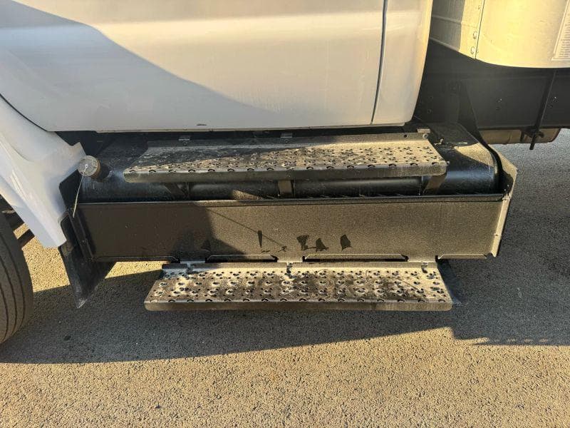 2019 Ford F-750 image 16