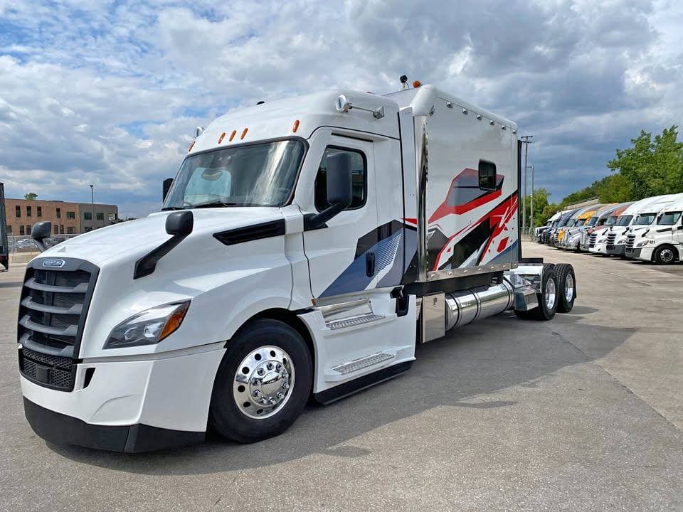 2022 Freightliner Cascadia image 1