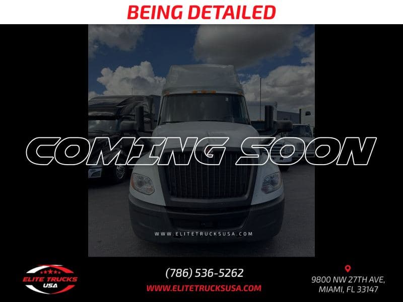 2022 International LT625 image 5