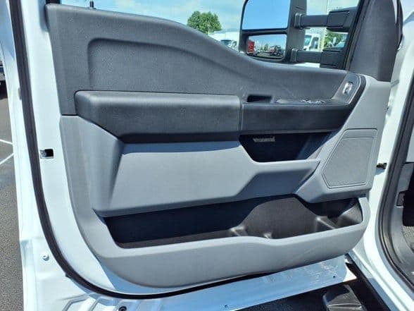2025 Ford F550 image 9
