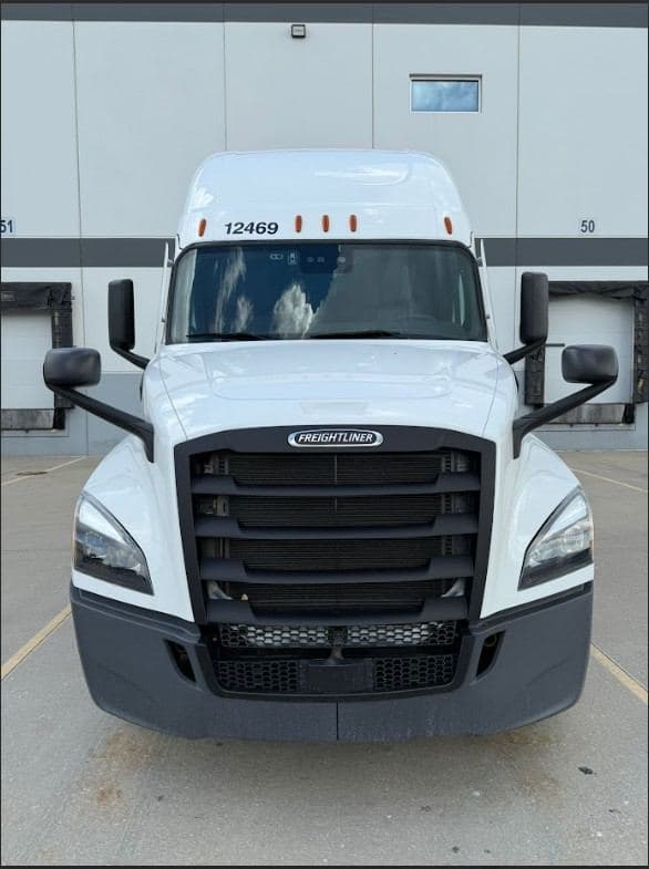 2022 Freightliner Cascadia image 2