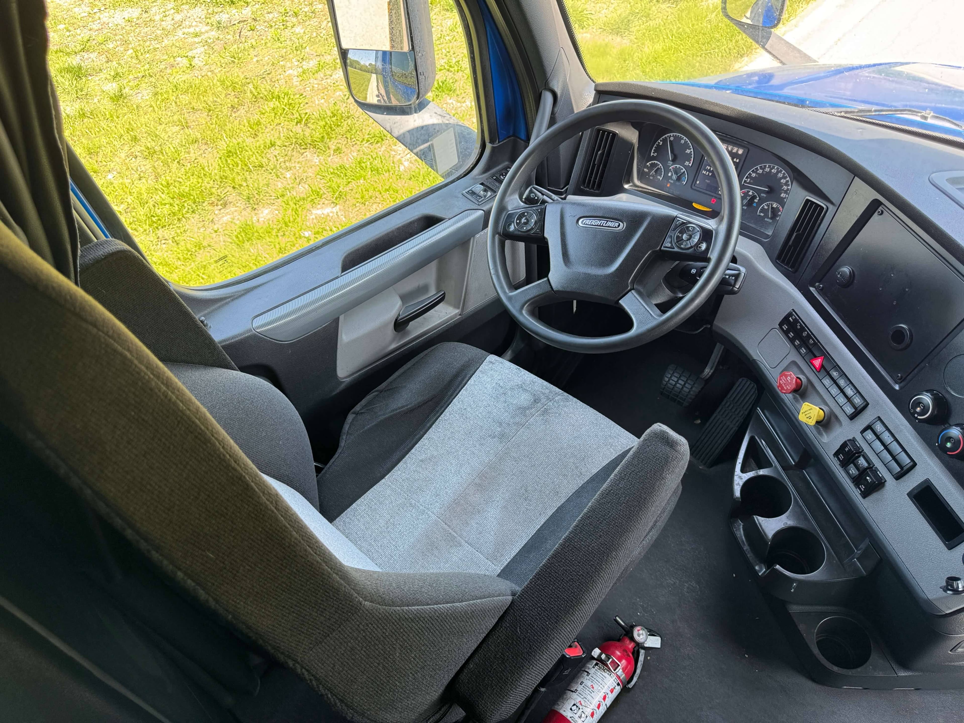 2022 Freightliner Cascadia 126 image 16