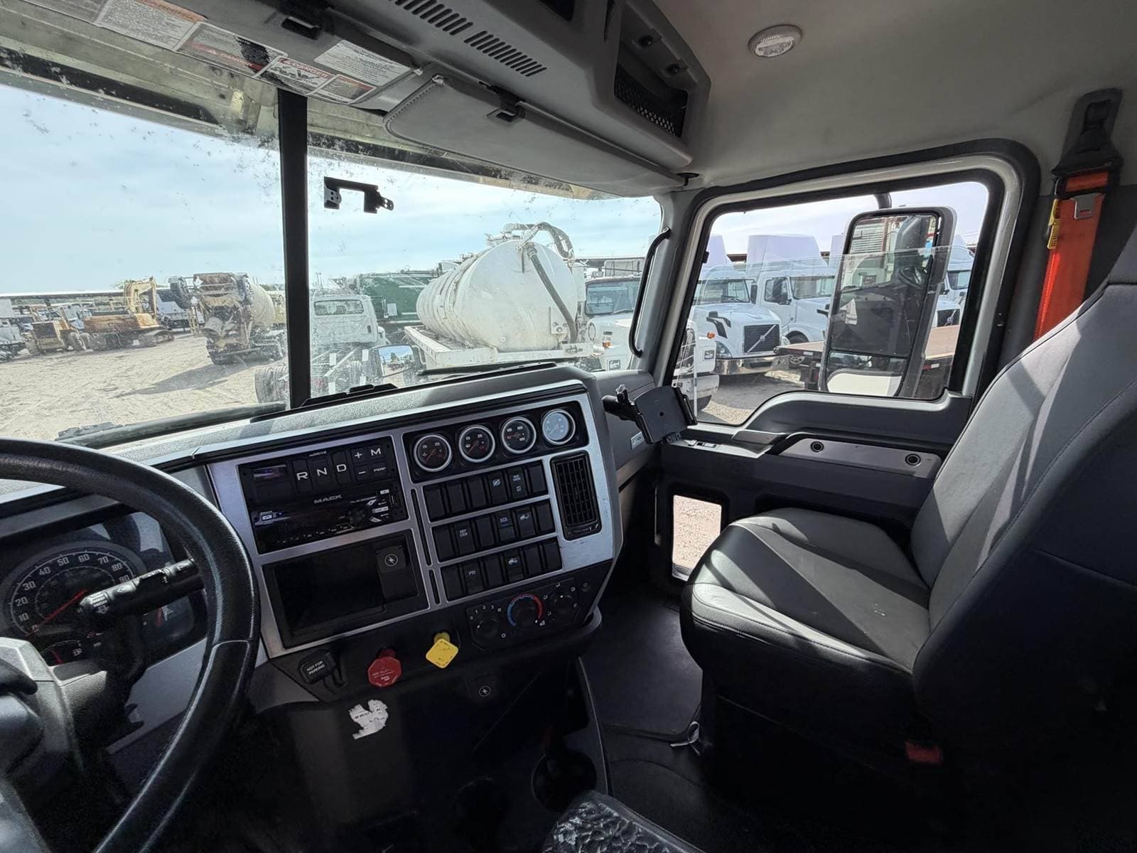 2019 Mack Anthem 64T Day Cab Truck - MP7 425HP, 12 Speed M Drive Amt image 20