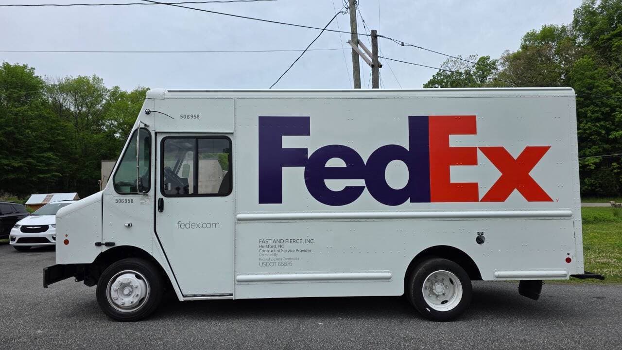 2023 Freightliner MT45 image 1