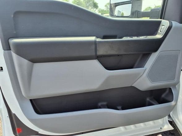 2025 Ford F450 image 13