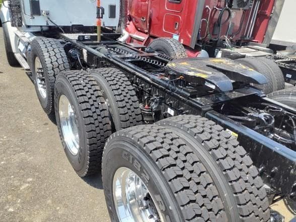 2026 Kenworth T880 image 9