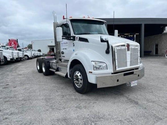 2025 Kenworth T880 image 3