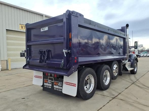 2025 Kenworth T880 image 5