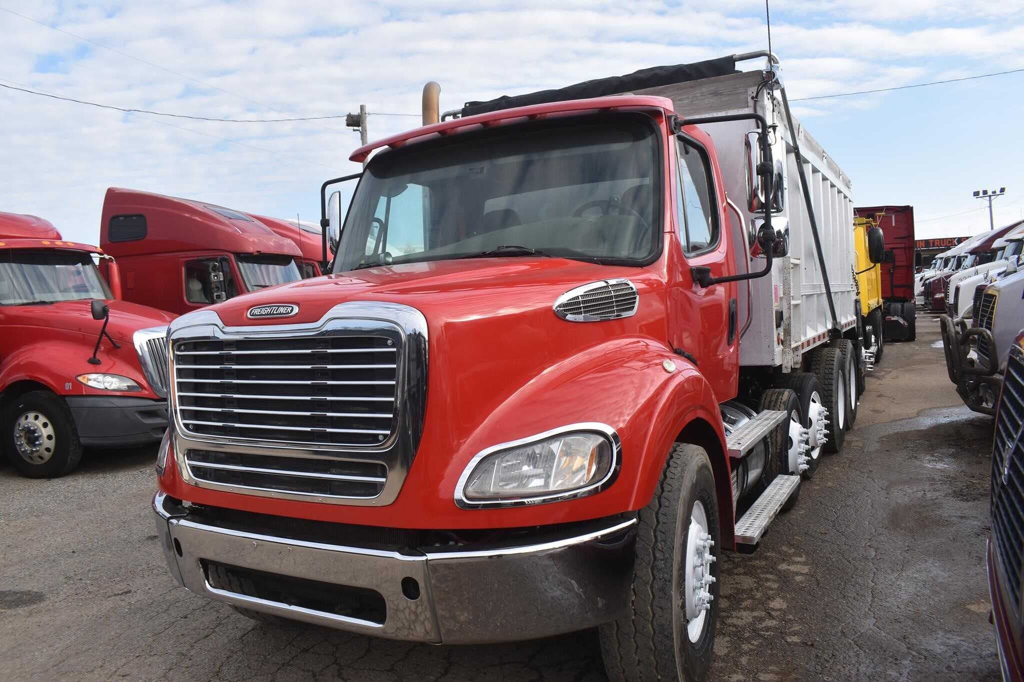 2013 Freightliner M2 112 image 2