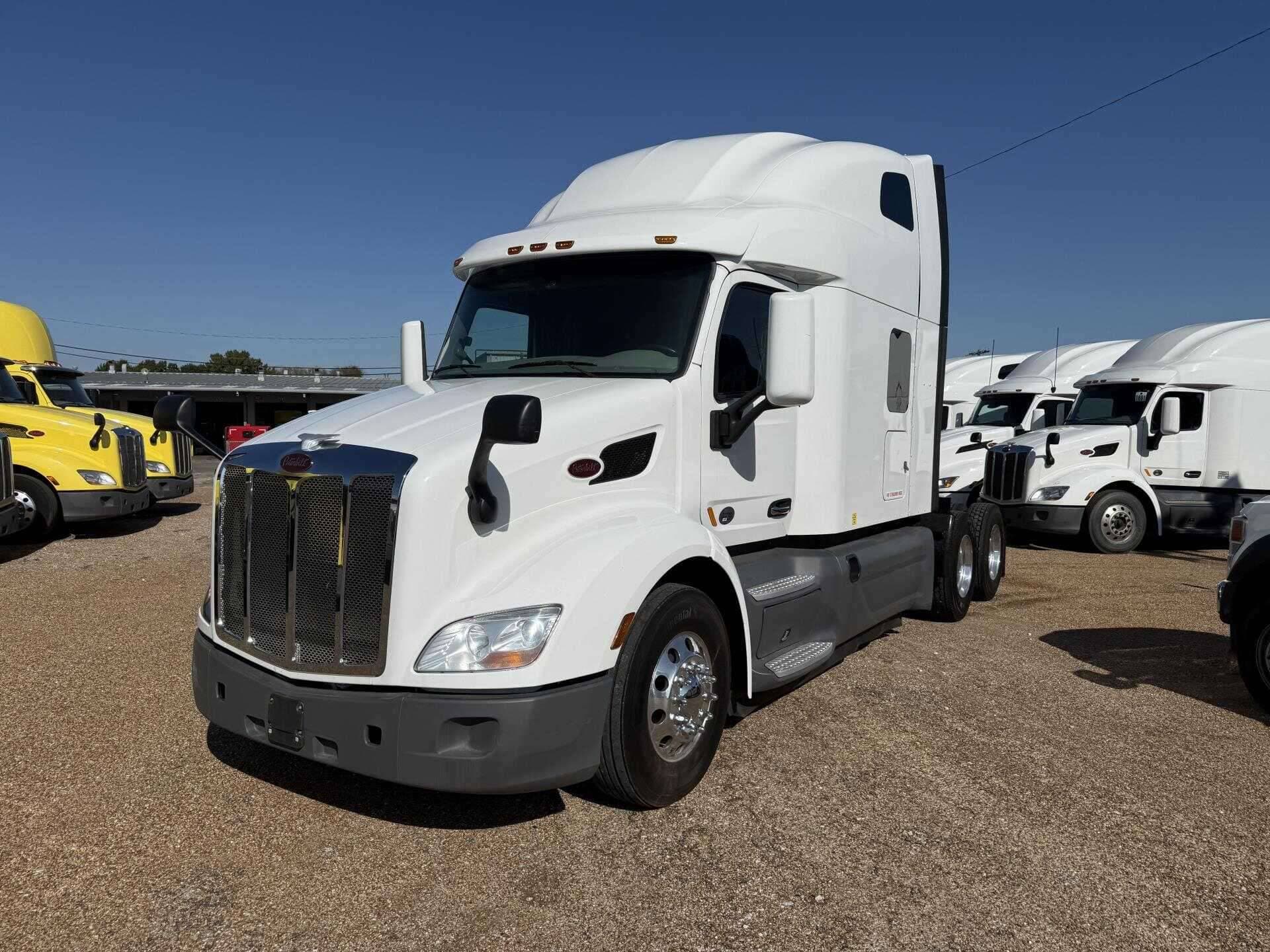 2021 Peterbilt 579 image 1