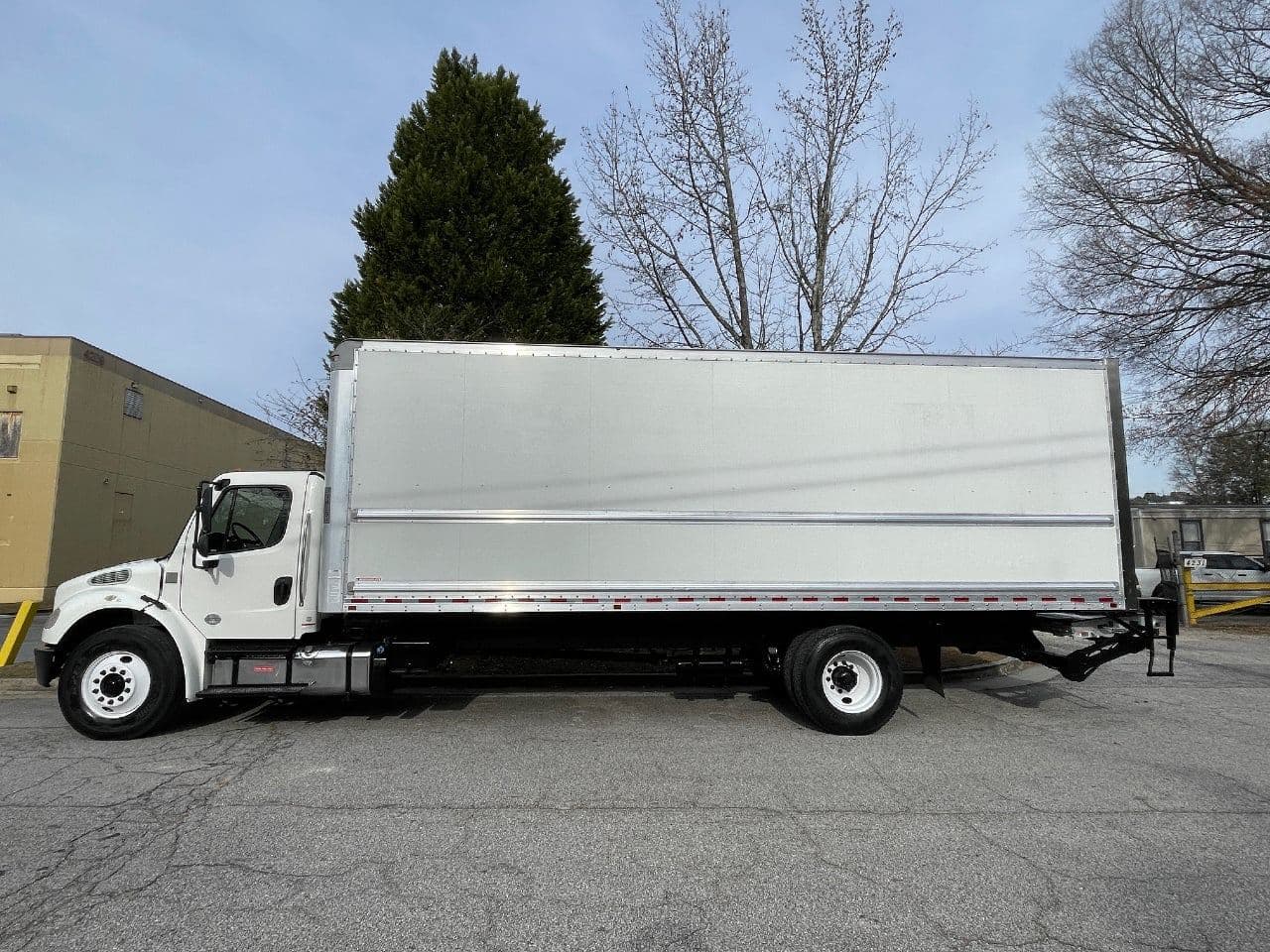 2020 Freightliner M2106 image 10