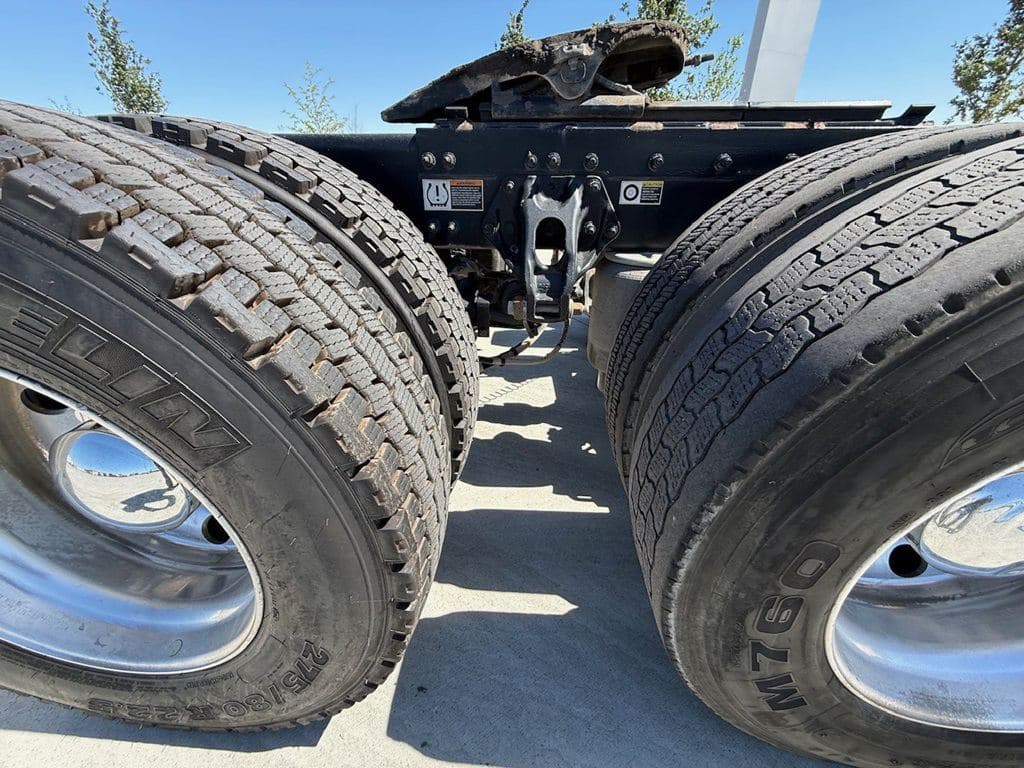 Used 2020 PETERBILT 567 image 17