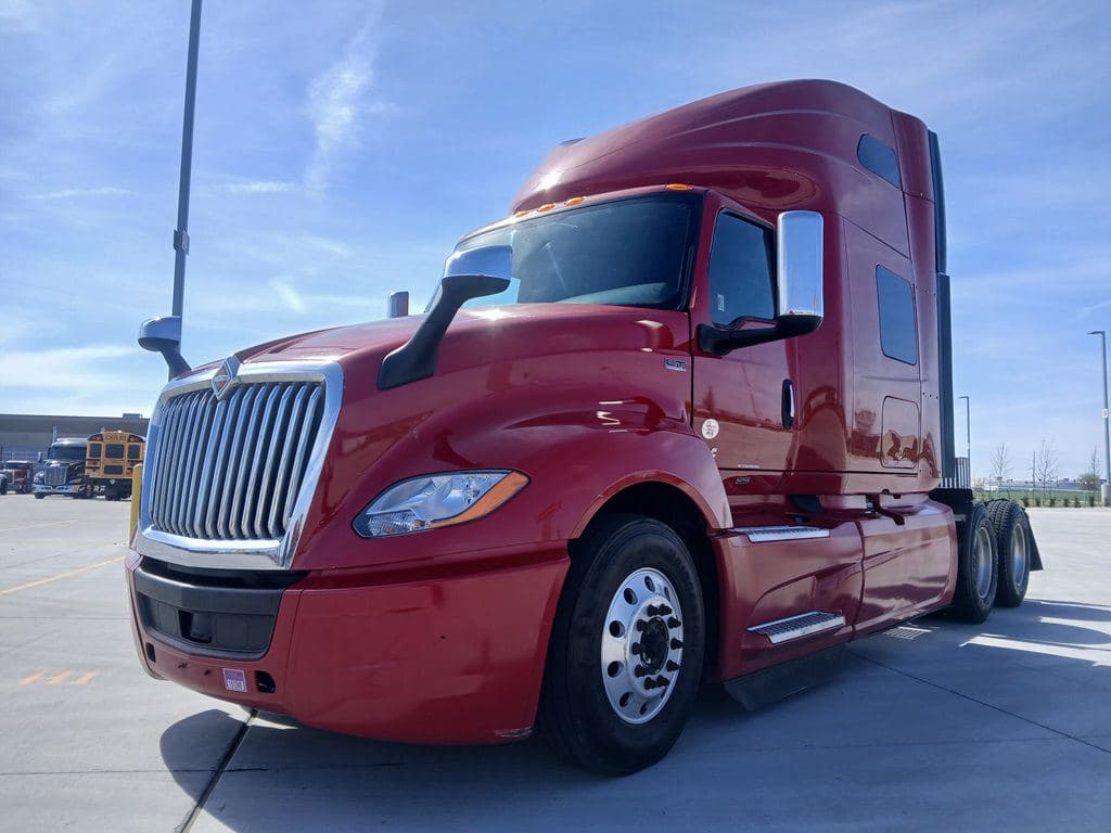 Used 2021 INTERNATIONAL LT625 image 4