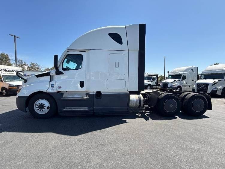 2023 Freightliner Cascadia 126 image 2