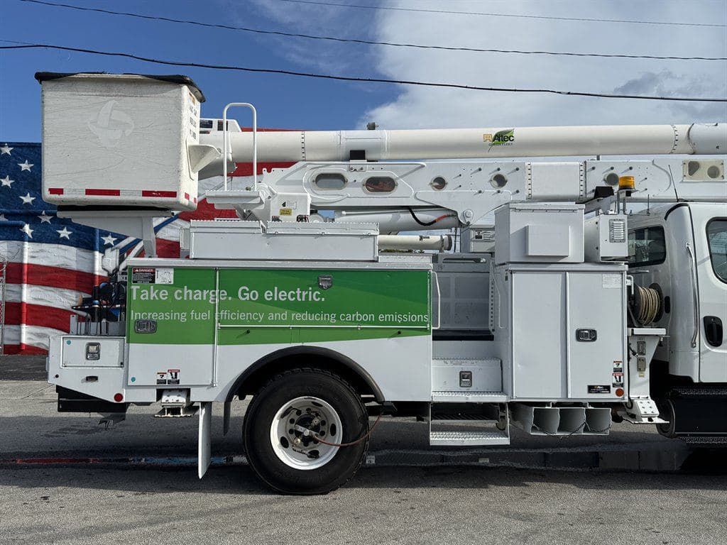 2018 Freightliner M2-106 image 18