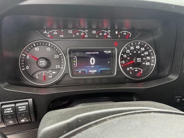 2021 International LT image 5