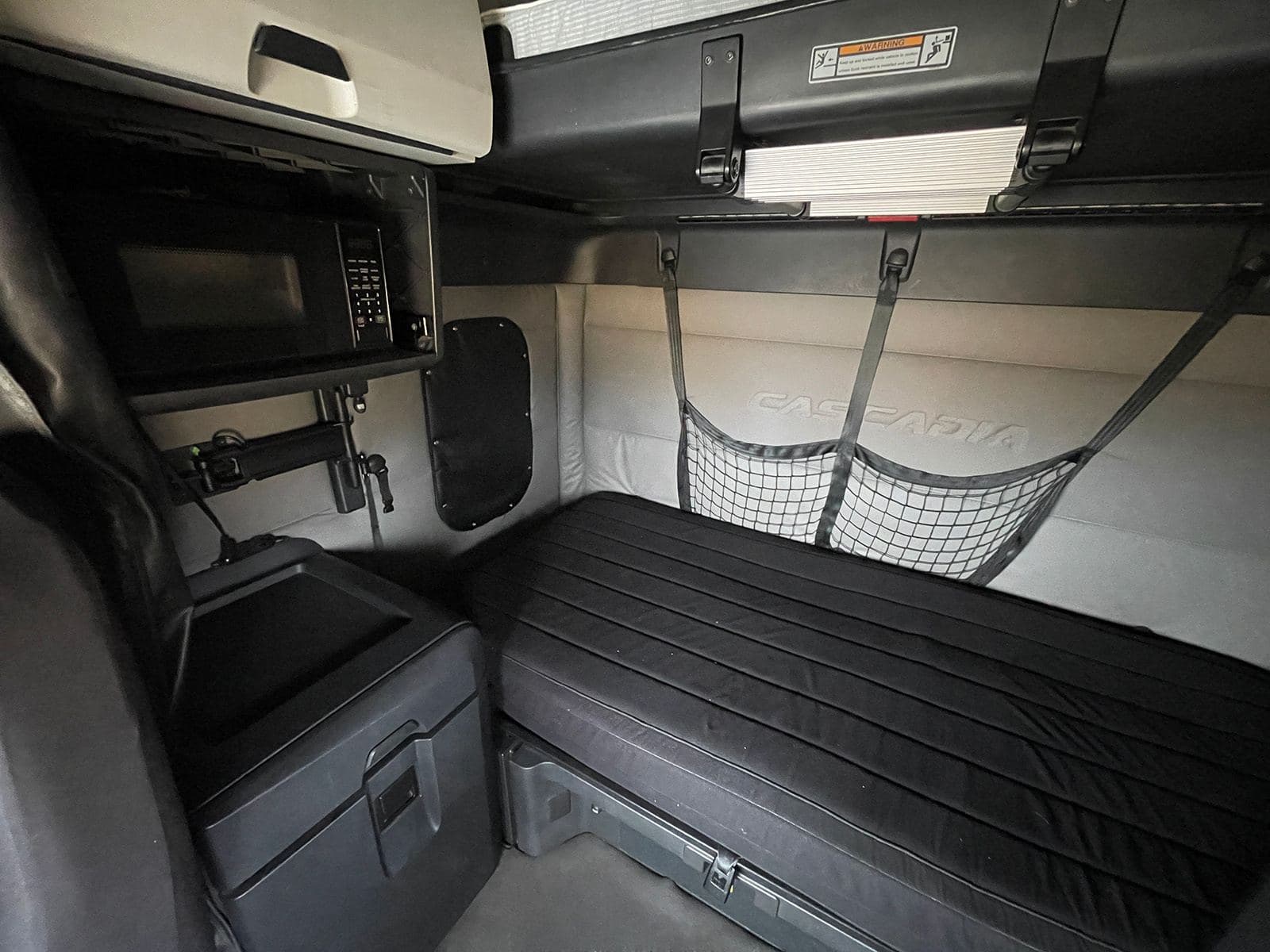 2020 Freightliner Cascadia 126 image 13