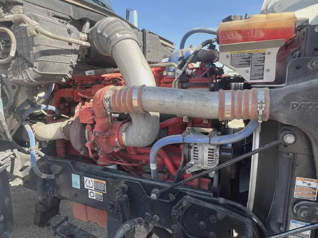 2022 Peterbilt 567 image 3