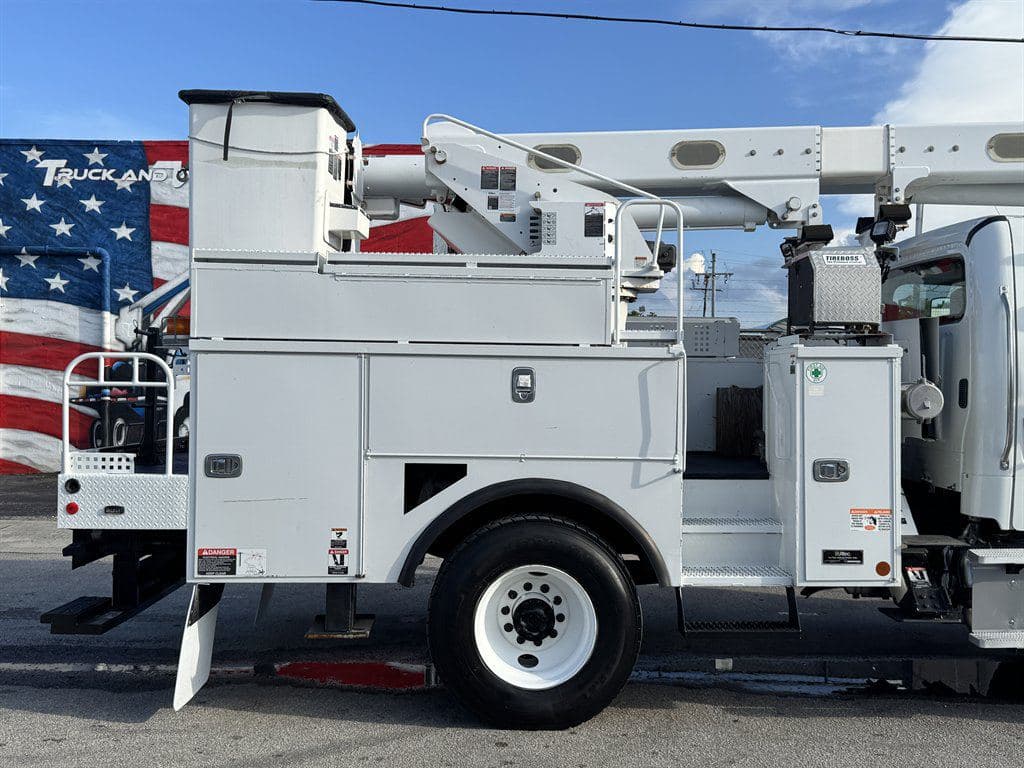2016 Freightliner M2 106 image 15