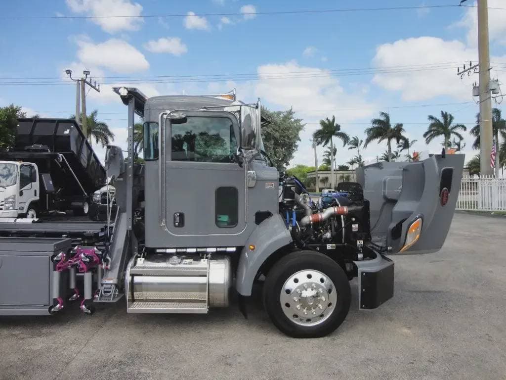 2022 Peterbilt 337 image 4