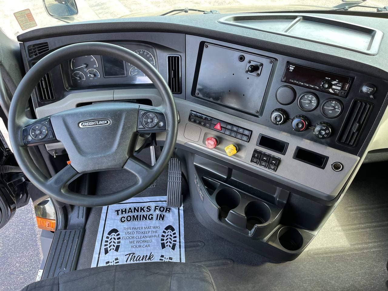 2020 Freightliner Cascadia 126 image 13
