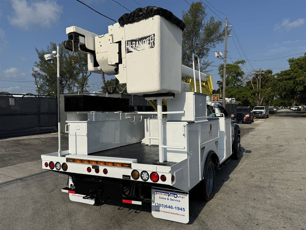 2016 Ford F550 image 12