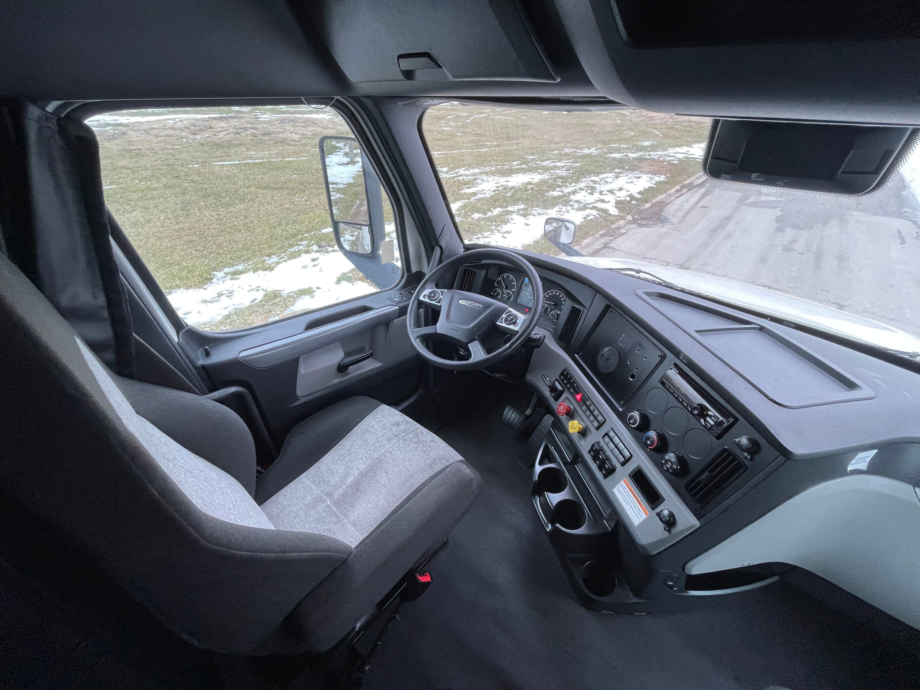 2022 Freightliner Cascadia 126 image 10