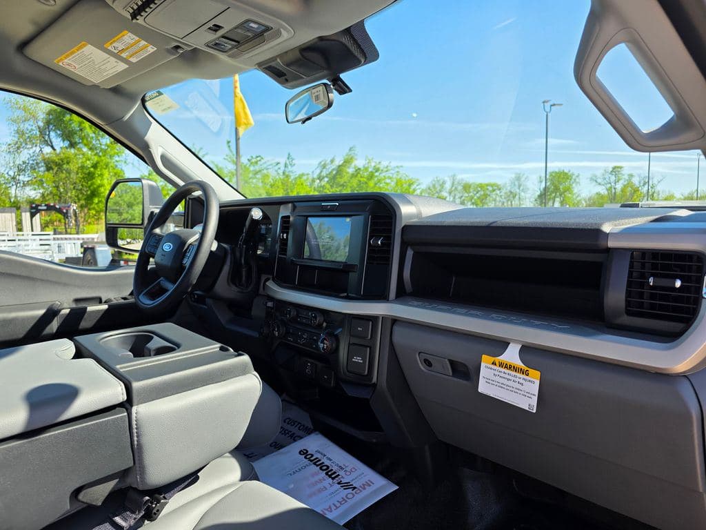 2026 Ford F-550SD XL Service Utility Body image 21
