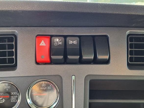 2026 Kenworth T880 image 13