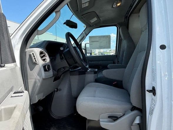 2024 Ford E350 SD image 21