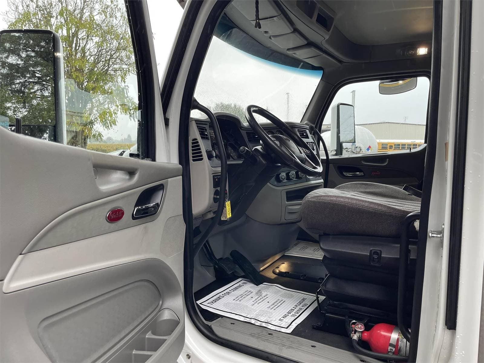 2019 Peterbilt 579 image 14