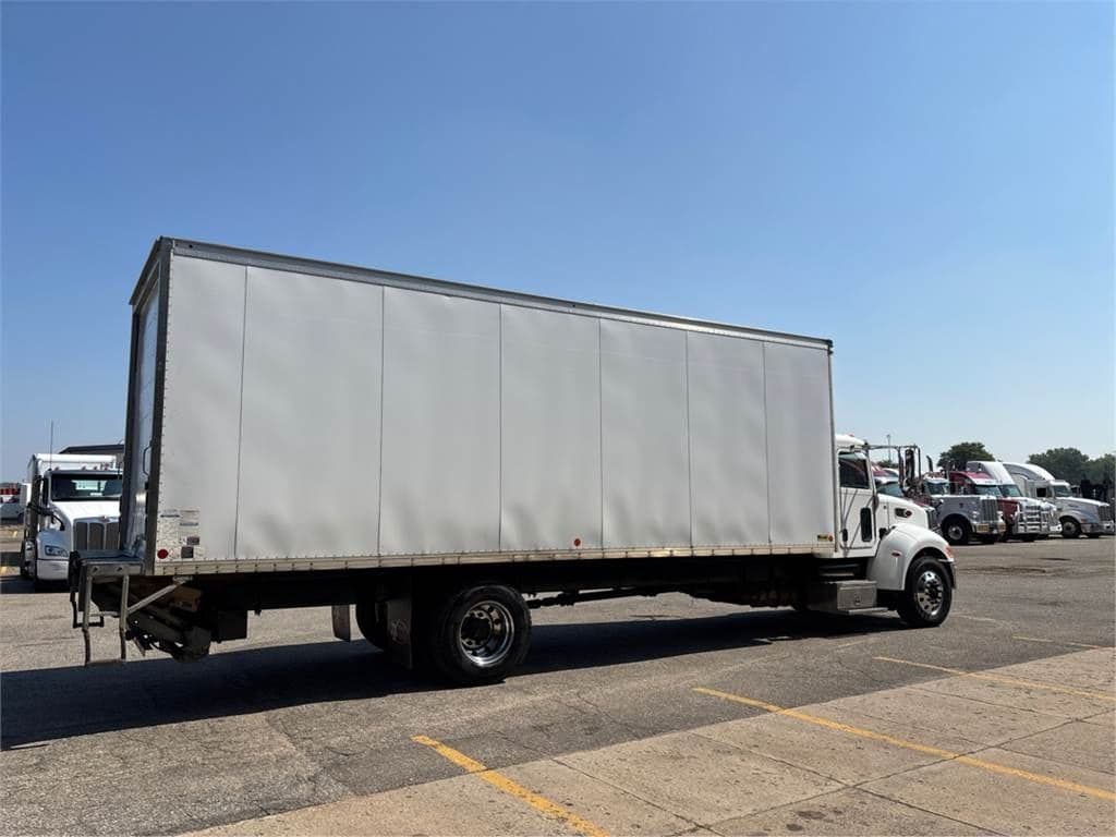 2019 Peterbilt 337 image 8