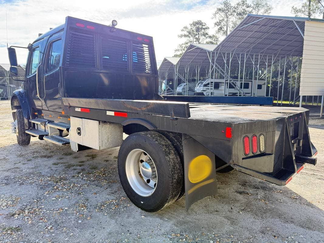 2021 Freightliner M2 image 3