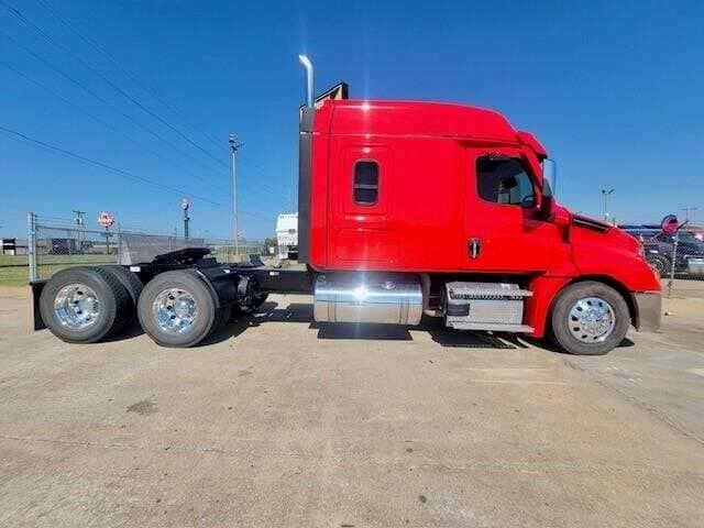 2024 Freightliner Cascadia image 3