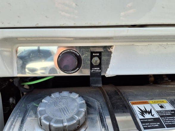 2025 Kenworth T880 image 36