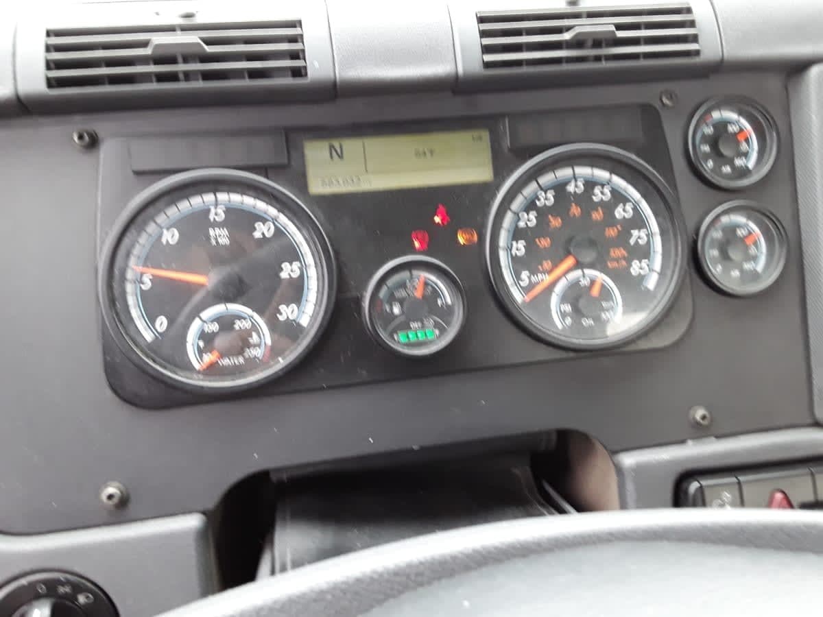 Used 2019 FREIGHTLINER Conventional - Day Cab - CASCADIA 125 image 5