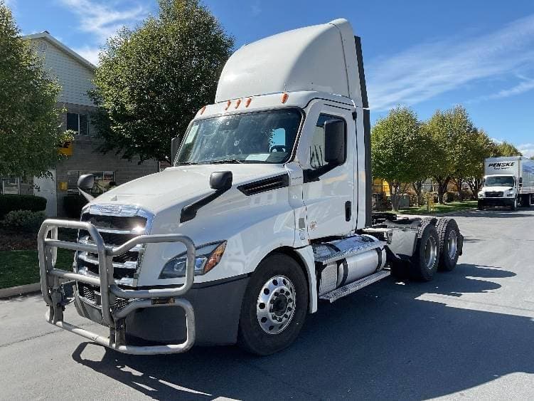 2021 Freightliner Cascadia image 3
