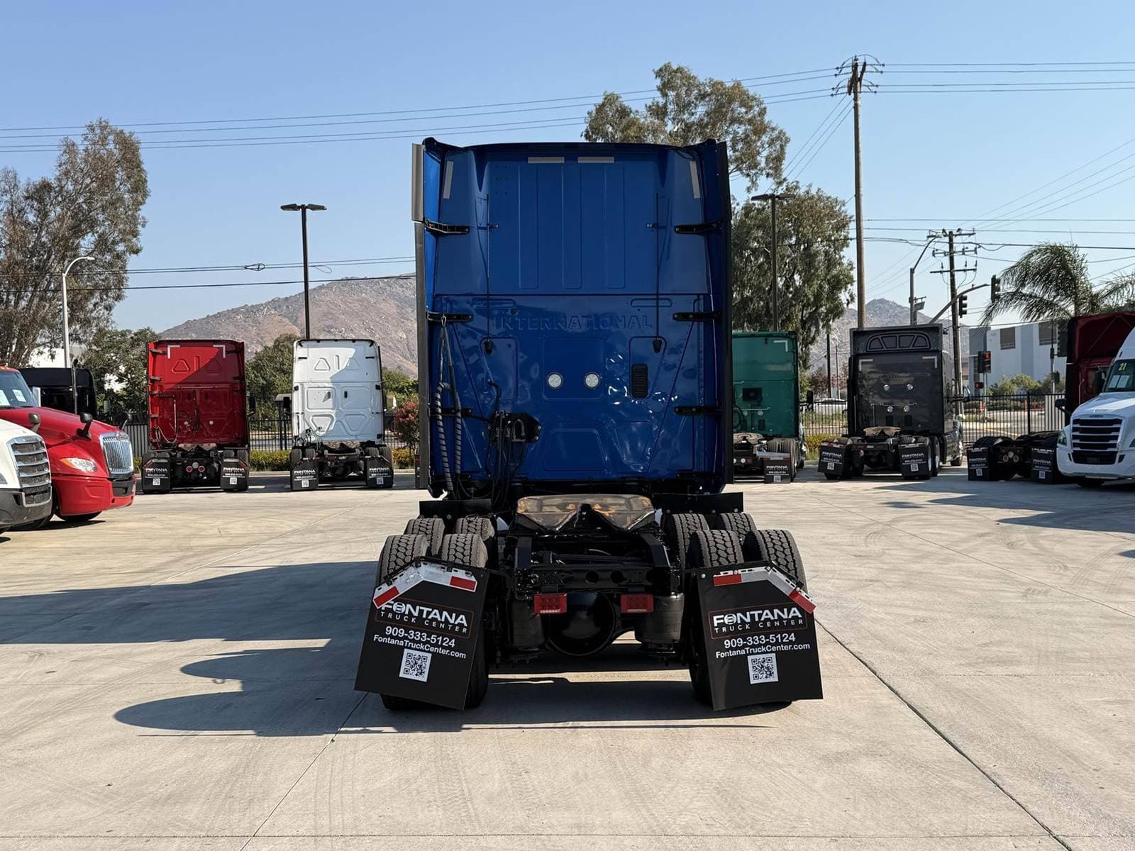 2020 International LT625 image 6