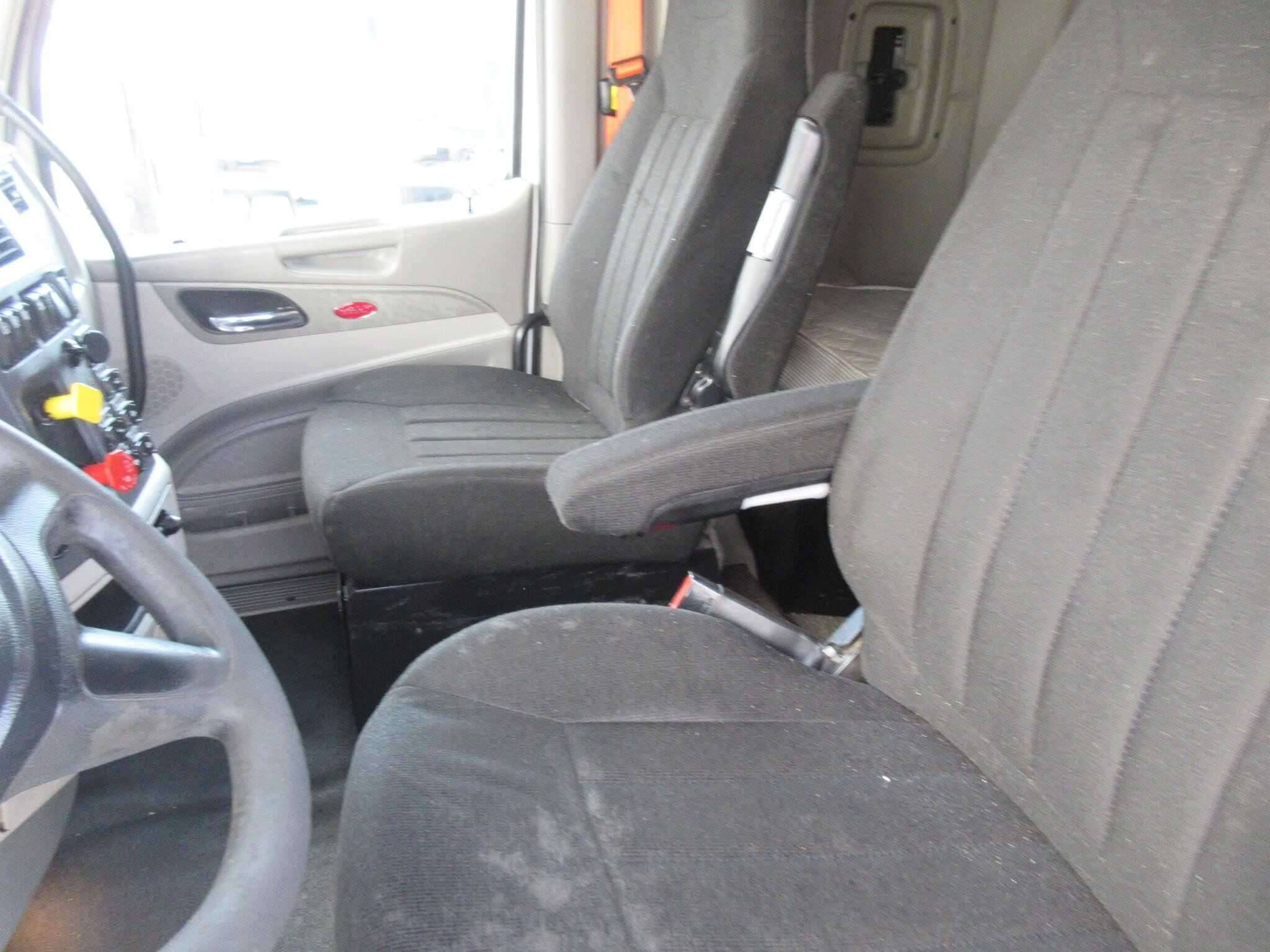 2019 Peterbilt 567 image 7