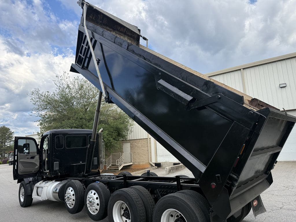 Used 2018 PETERBILT 567 image 6