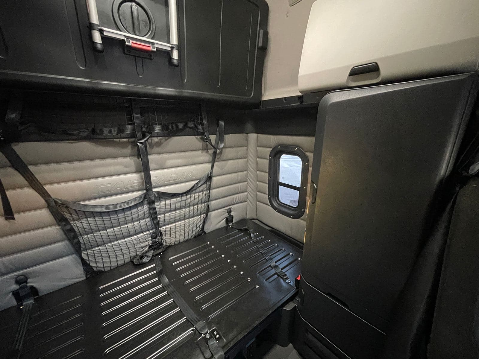 2022 Freightliner Cascadia image 19