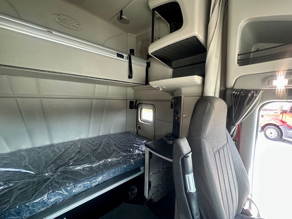 Used 2021 PETERBILT 579 image 15