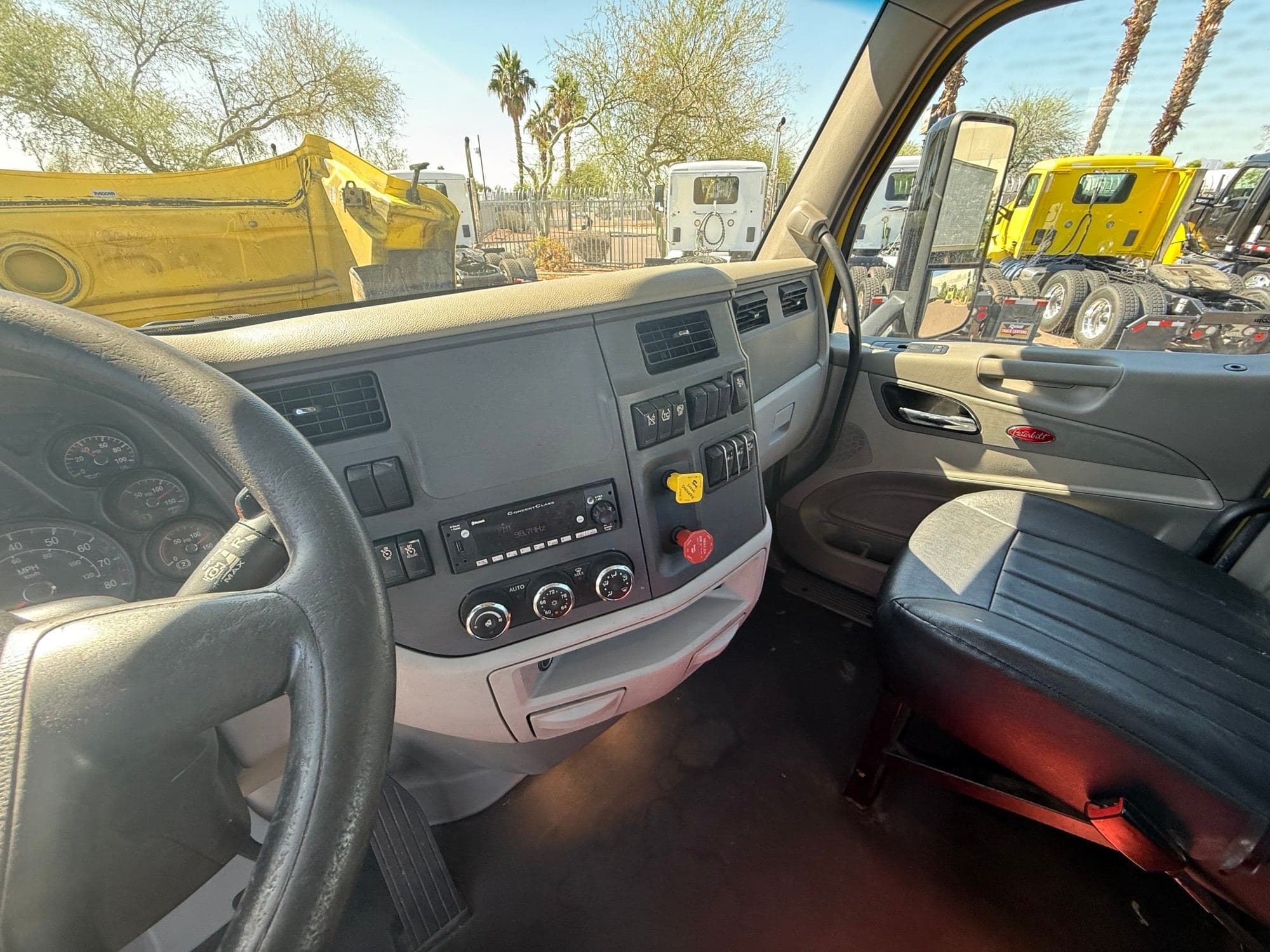 2021 Peterbilt 579 image 14