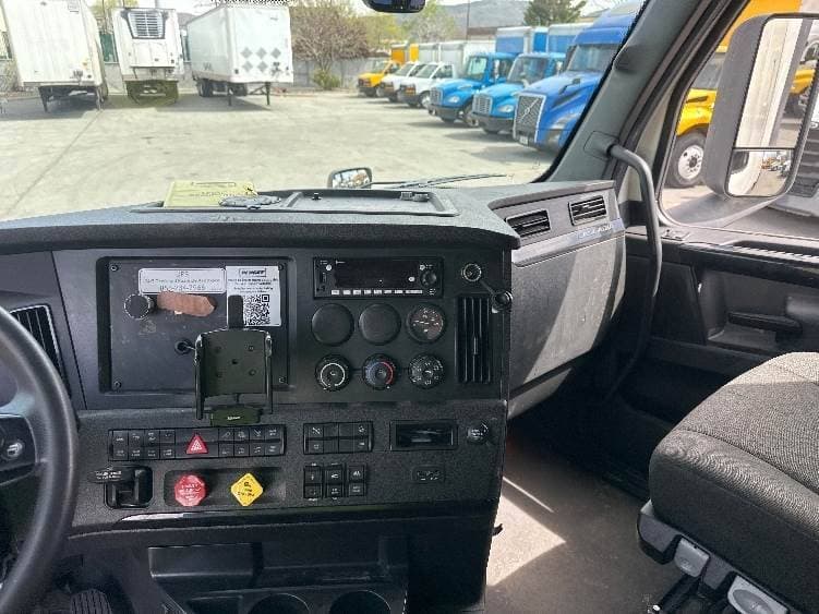 2023 Freightliner Cascadia 126 image 4