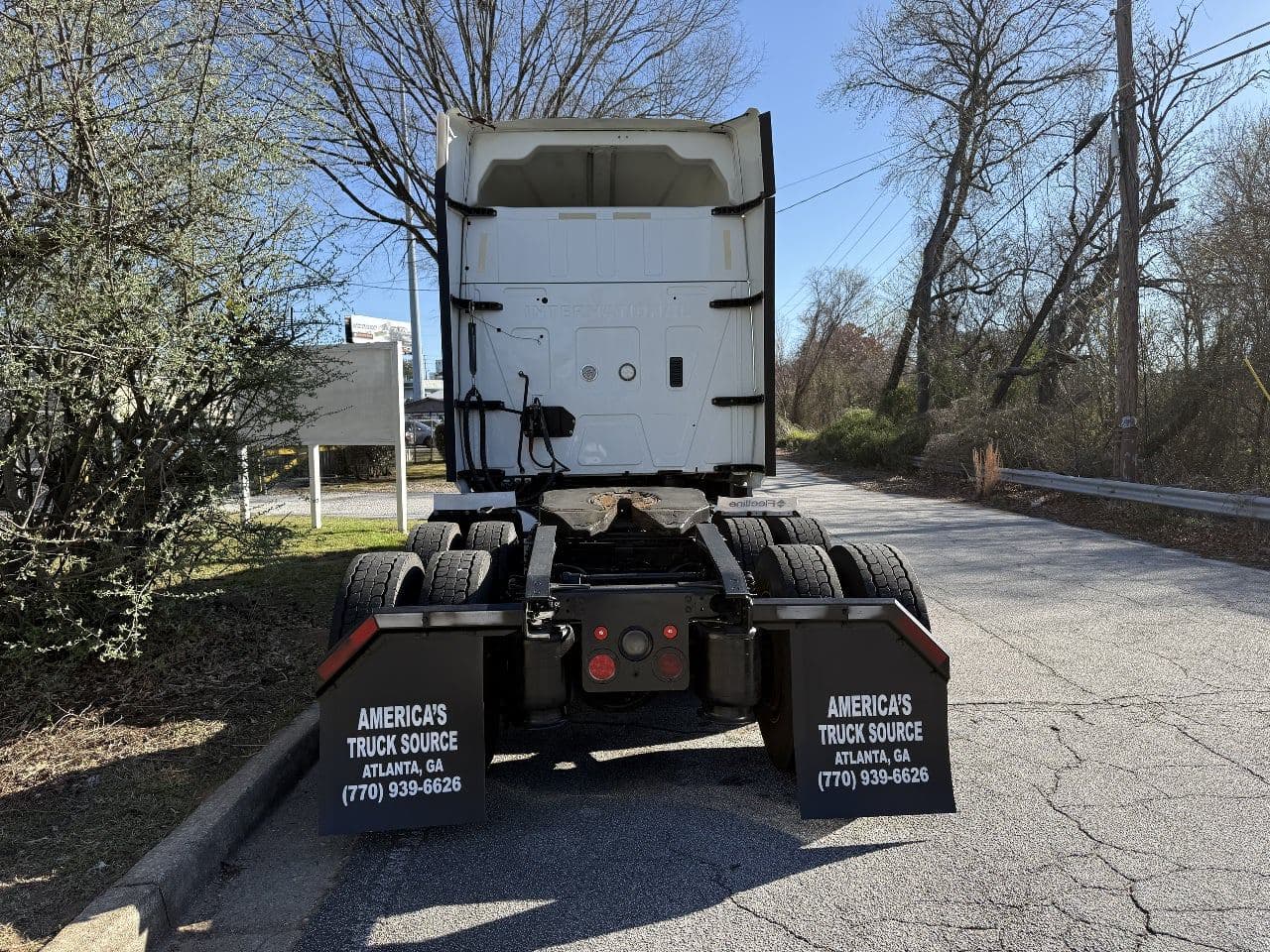 2018 International LT625 image 8