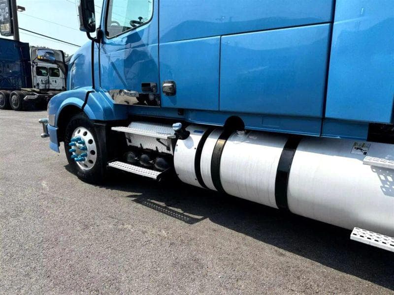 2012 Volvo VNL image 8