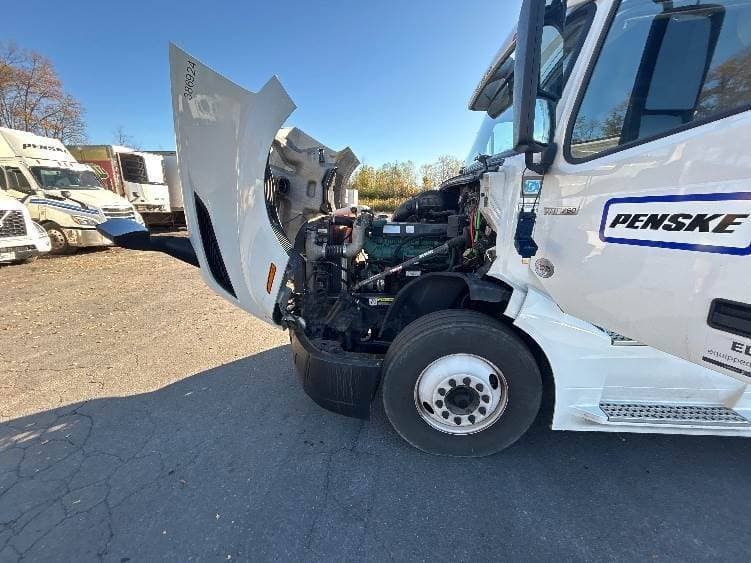 2022 Volvo VNL image 15