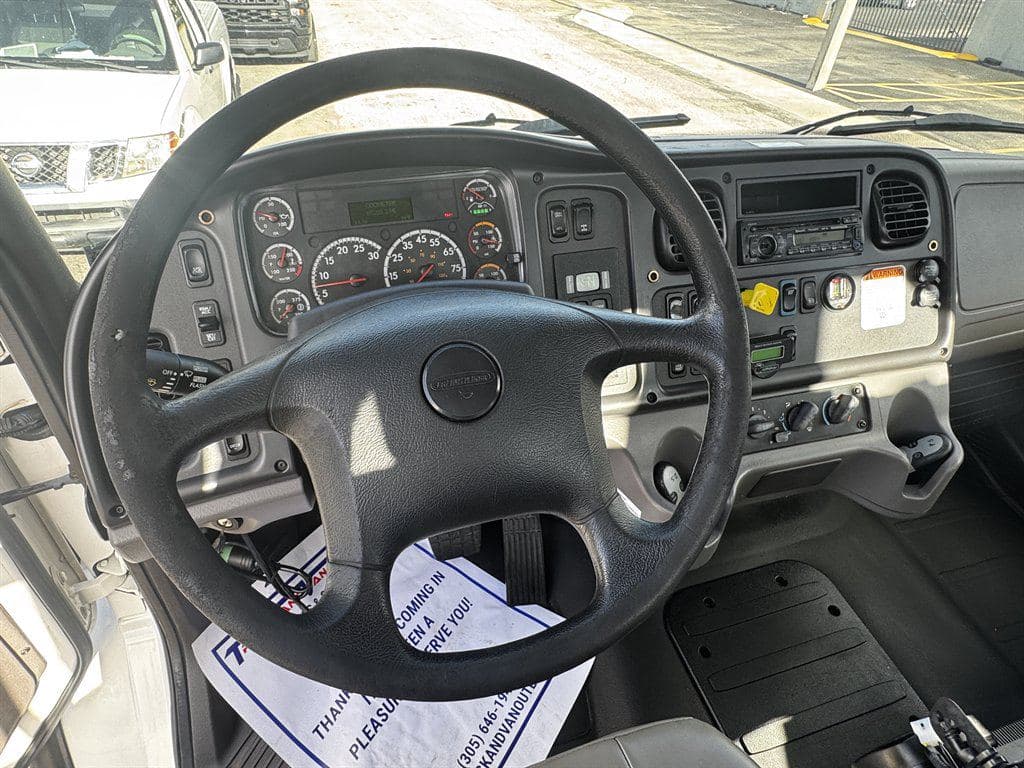2017 Freightliner M2-106 image 71