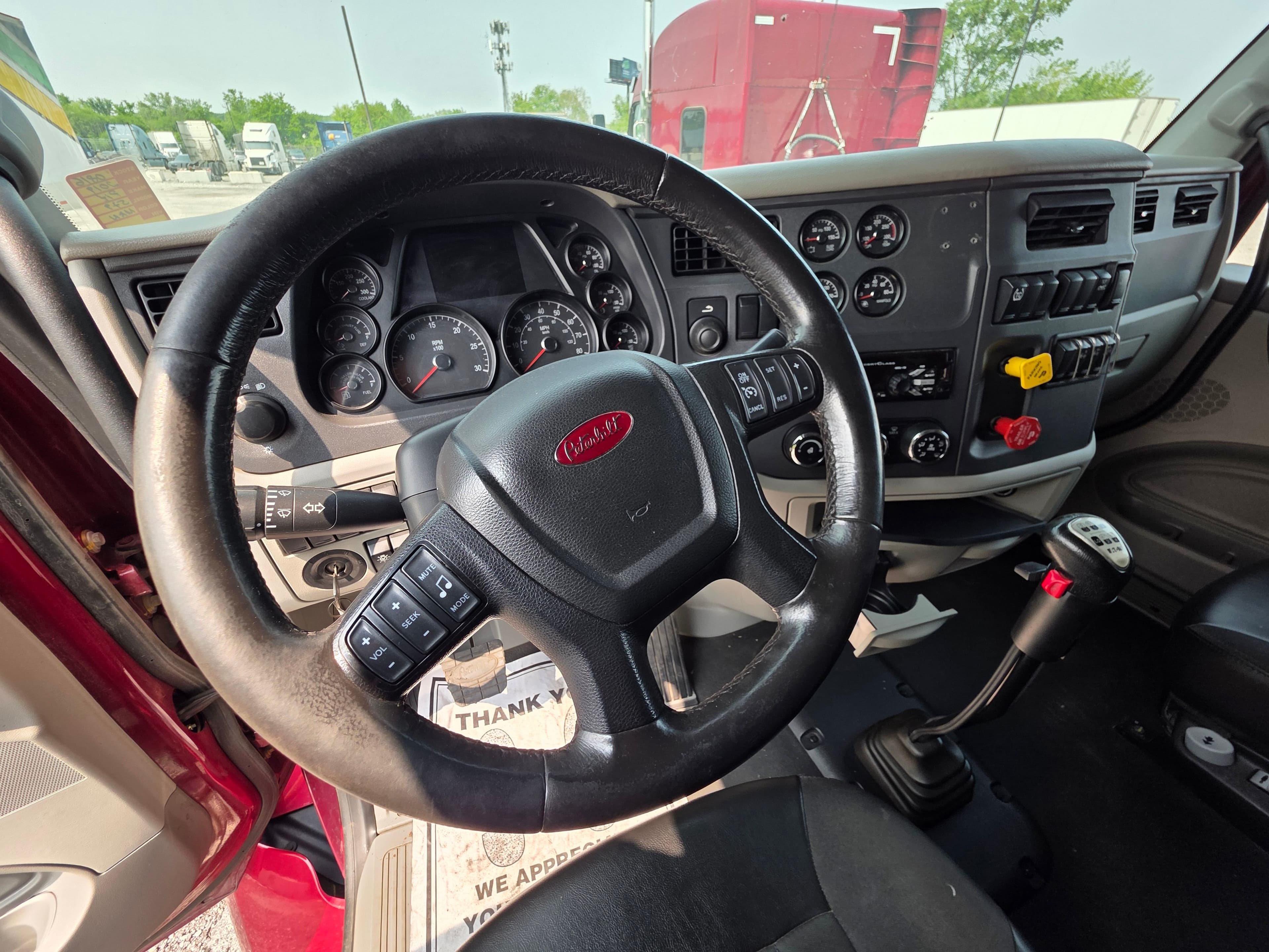 2019 Peterbilt 579 image 10