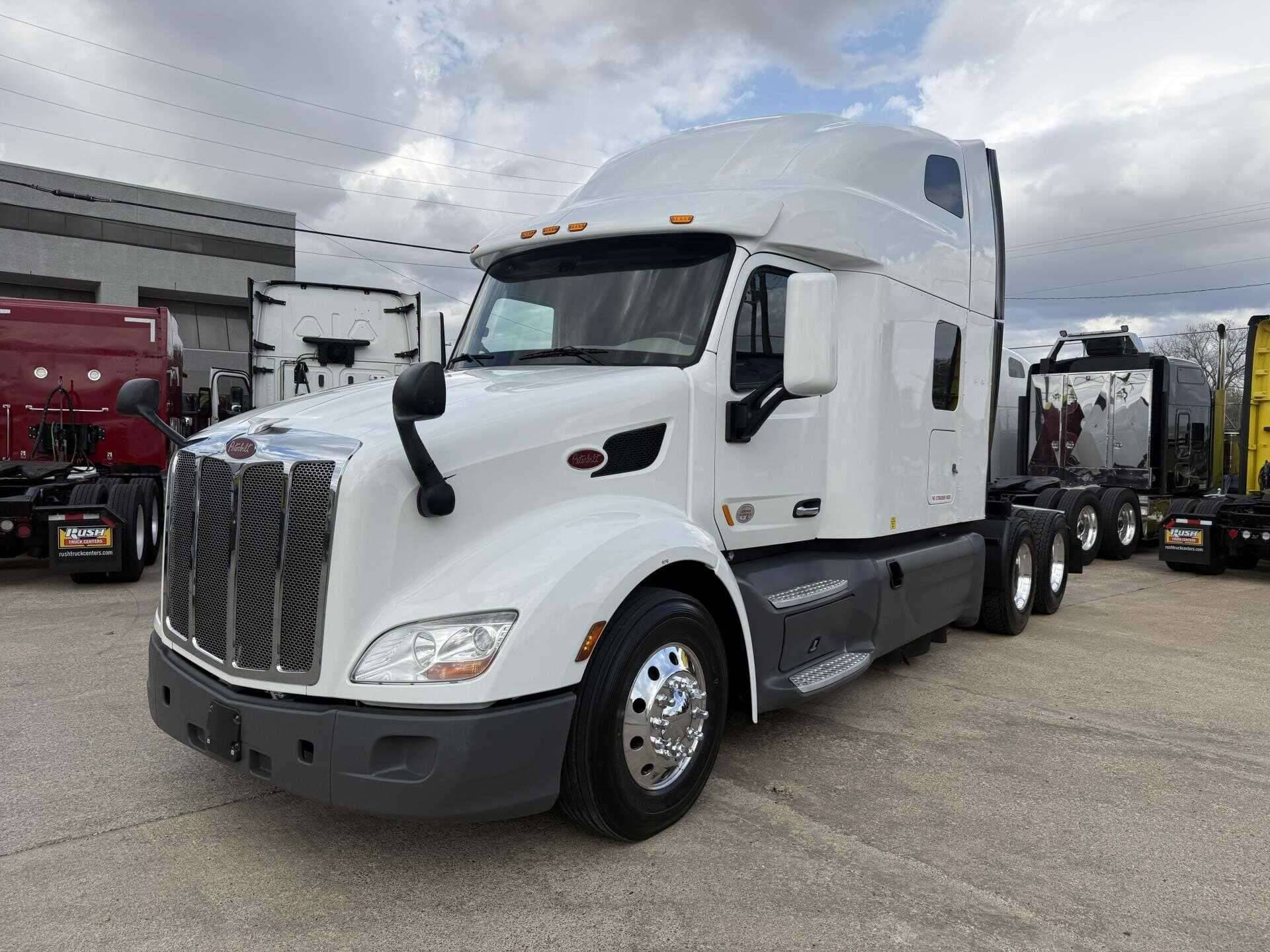 2021 Peterbilt 579 image 1